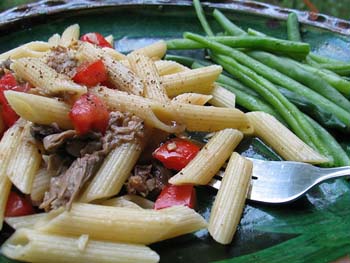 Pasta with tomatoes and mushrooms